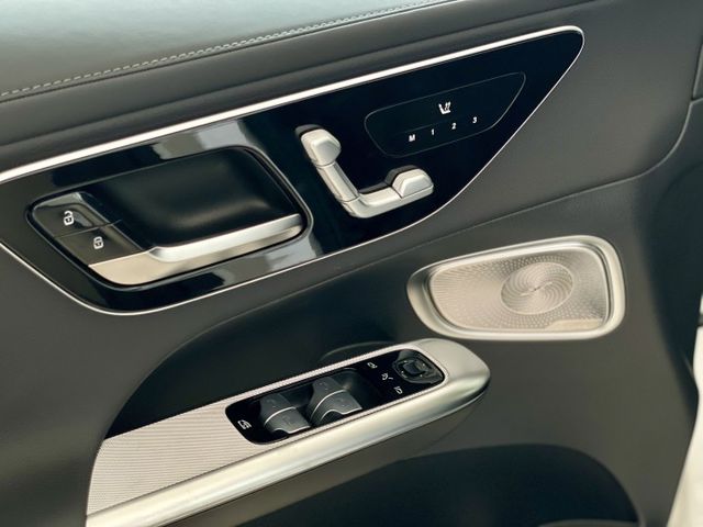 2025 M-Benz 加規未領牌 GLC300 4MATIC Coupe 全新加規未領牌 多樣選配 里程僅跑兩百公里  第5張相片
