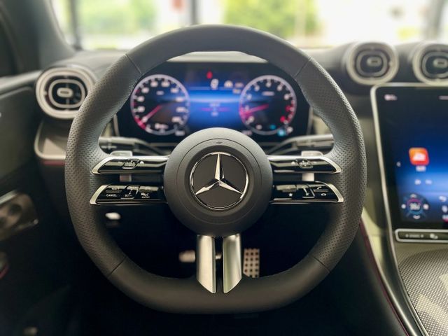 2025 M-Benz 加規未領牌 GLC300 4MATIC Coupe 全新加規未領牌 多樣選配 里程僅跑兩百公里  第8張相片