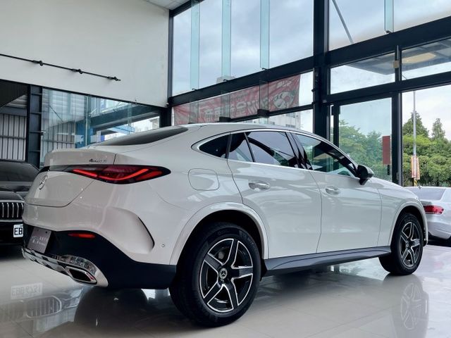 2025 M-Benz 加規未領牌 GLC300 4MATIC Coupe 全新加規未領牌 多樣選配 里程僅跑兩百公里  第20張相片