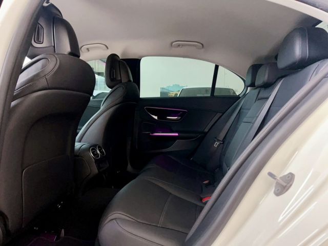 2022/23年式 M-Benz C-Class Sedan C200 總代理 里程僅跑二萬四  第11張相片