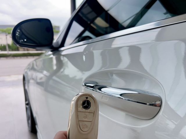 2022/23年式 M-Benz C-Class Sedan C200 總代理 里程僅跑二萬四  第16張相片