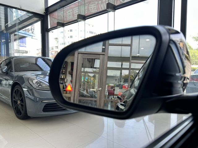 2015 M-Benz 美規 W205 C300 AMG Line 全景天窗 柏林 四傳  第4張相片