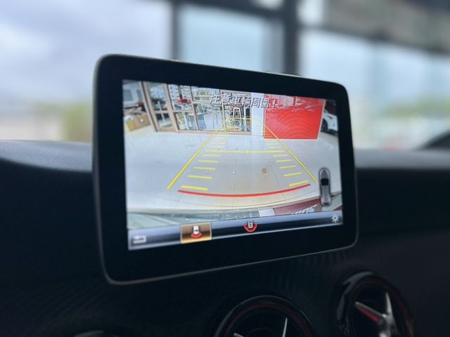 2016 M-Benz A-Class 小改款 AMG A45 4MATIC  里程僅跑十三萬五  第6張相片
