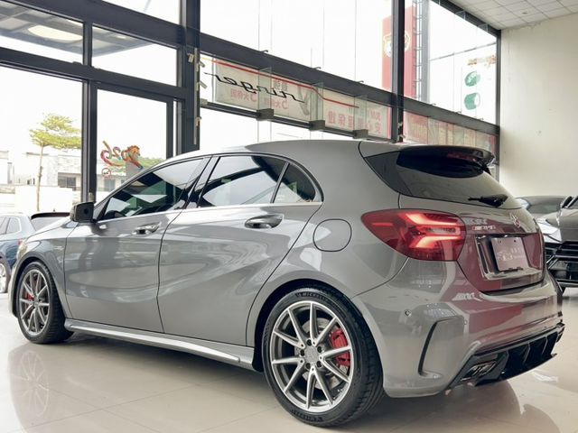 2016 M-Benz A-Class 小改款 AMG A45 4MATIC  里程僅跑十三萬五  第15張相片