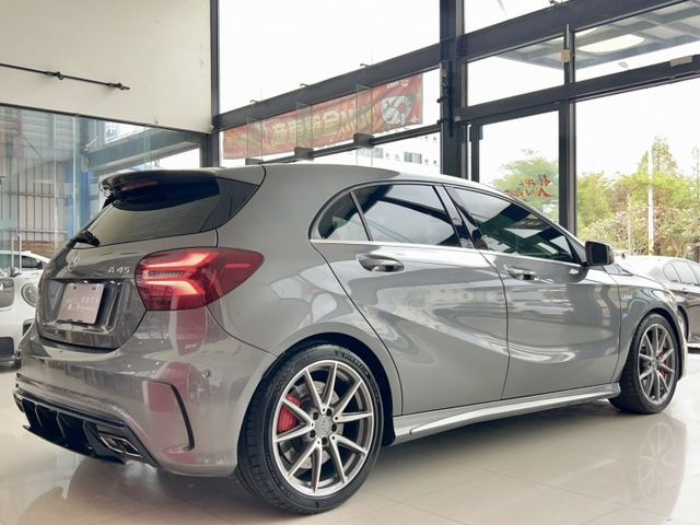 2016 M-Benz A-Class 小改款 AMG A45 4MATIC  里程僅跑十三萬五  第17張相片