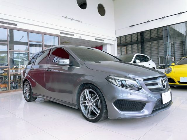 2016/17年式 M-Benz B180運動版 總代理 一手車 里程僅跑十二萬  第1張相片