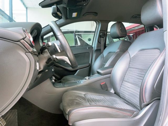 2016/17年式 M-Benz B180運動版 總代理 一手車 里程僅跑十二萬  第6張相片