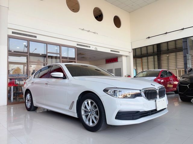 2018 BMW 520d 總代理 里程僅跑十萬 5AS 氣氛燈 體感尾門  第1張相片