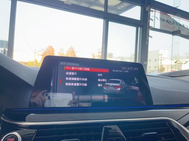 2018 BMW 520d 總代理 里程僅跑十萬 5AS 氣氛燈 體感尾門  第8張相片