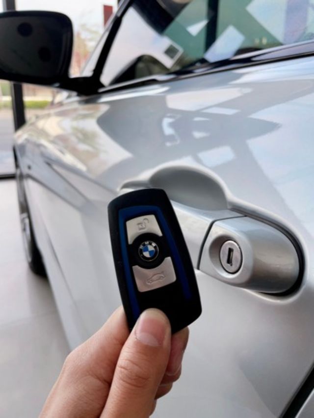 2015 BMW 328i M Sport 滿滿配備，超低里程僅跑九萬五  第5張相片