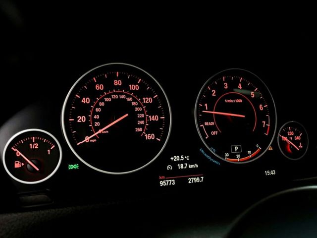 2015 BMW 328i M Sport 滿滿配備，超低里程僅跑九萬五  第8張相片