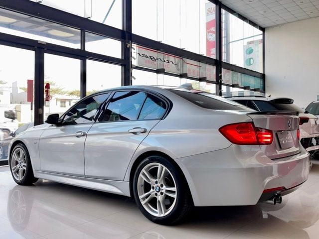 2015 BMW 328i M Sport 滿滿配備，超低里程僅跑九萬五  第16張相片