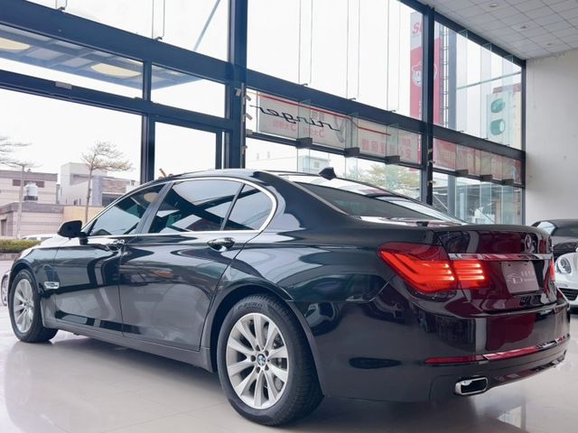 2014 BMW 7-Series 740Li 總代理 Indivdual Merino 里程僅跑十二萬九  第17張相片