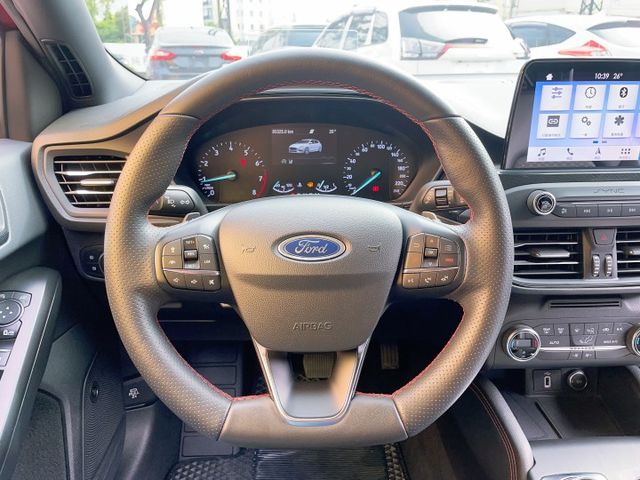 2019 Ford Focus 5D ST-Line  一手車   全速域輔助系統  第9張相片
