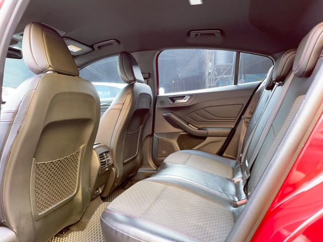 2019 Ford Focus 5D ST-Line  一手車   全速域輔助系統  第17張相片