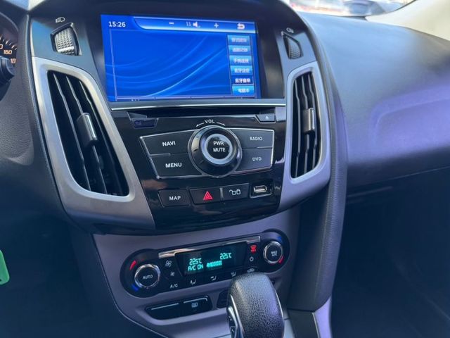 2014 Ford Focus 5D 1.6汽油時尚型 藍牙通訊 定速 循跡防滑  第10張相片
