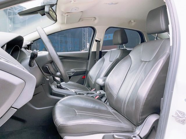 2014 Ford Focus 4D 1.6汽油運動型 認證車 盲點 恆溫  第4張相片