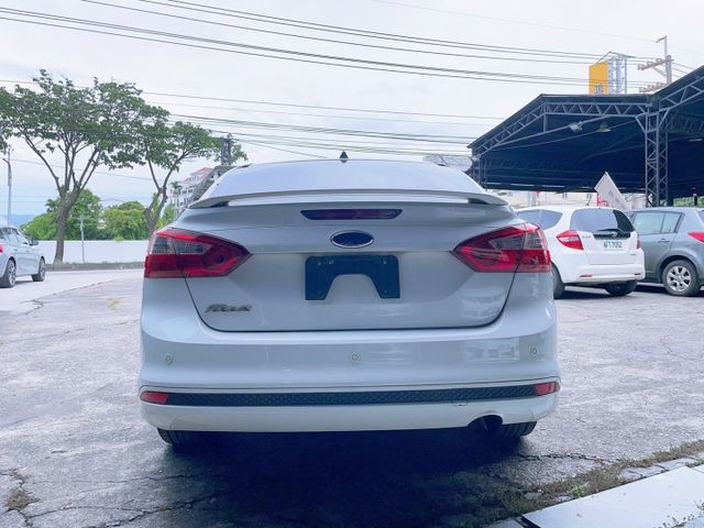 2014 Ford Focus 4D 1.6汽油運動型 認證車 盲點 恆溫  第13張相片