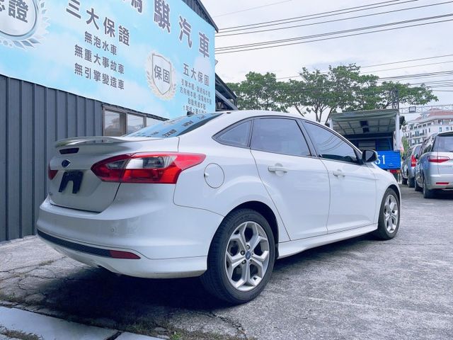 2014 Ford Focus 4D 1.6汽油運動型 認證車 盲點 恆溫  第14張相片
