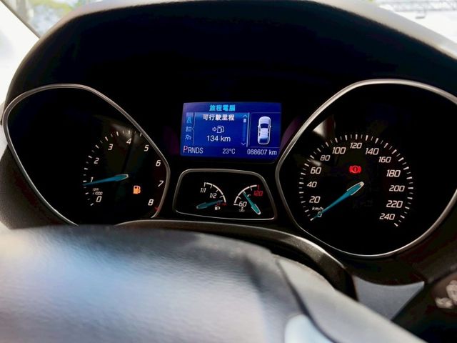 2013 Ford Focus 4D 1.6汽油時尚經典型 里程僅跑八萬八  第4張相片