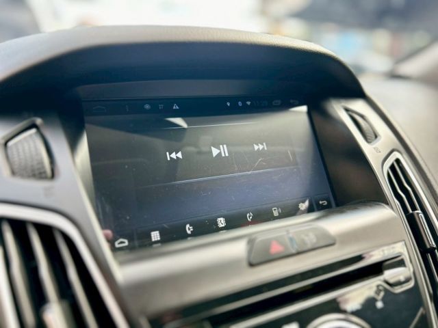 2013 Ford Focus 4D 1.6汽油時尚經典型 里程僅跑八萬八  第5張相片