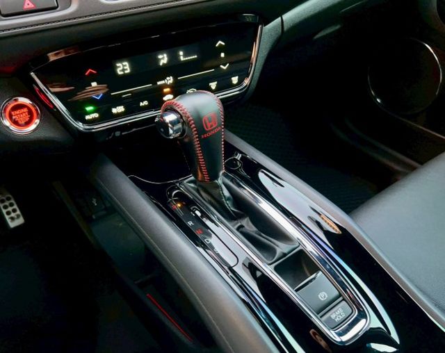 2021 Honda HR-V 1.8 RS 一手車 原廠保養 里程僅跑五萬  第10張相片