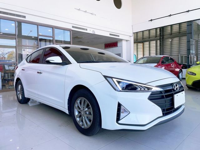 2020 Hyundai 小改款 Elantra 經典型 已改安卓機 里程僅跑五萬七  第1張相片