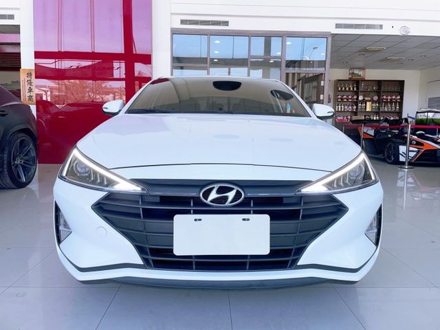 2020 Hyundai 小改款 Elantra 經典型 已改安卓機 里程僅跑五萬七  第2張相片