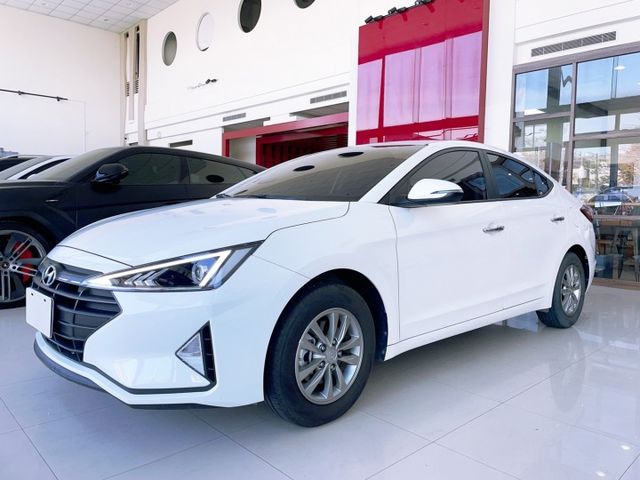 2020 Hyundai 小改款 Elantra 經典型 已改安卓機 里程僅跑五萬七  第3張相片