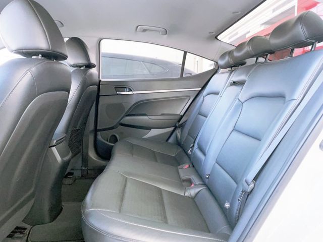 2020 Hyundai 小改款 Elantra 經典型 已改安卓機 里程僅跑五萬七  第9張相片