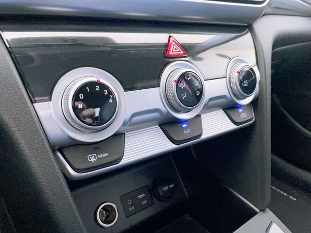 2020 Hyundai 小改款 Elantra 經典型 已改安卓機 里程僅跑五萬七  第11張相片