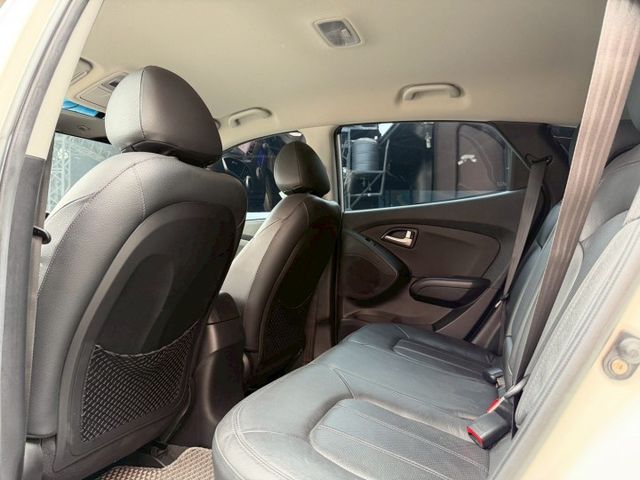 2014 Hyundai ix35 2.0尊貴型 一手車 里程僅跑十四萬四  第12張相片