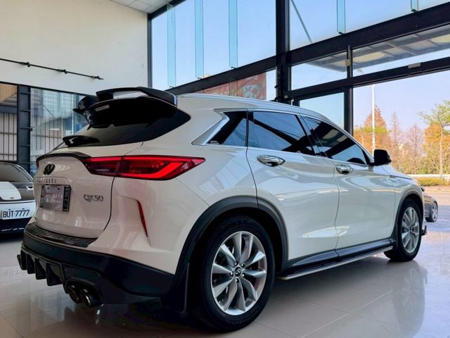 2020 Infiniti QX50 2.0t風尚款 原廠保養 超低里程僅跑六萬八  第20張相片