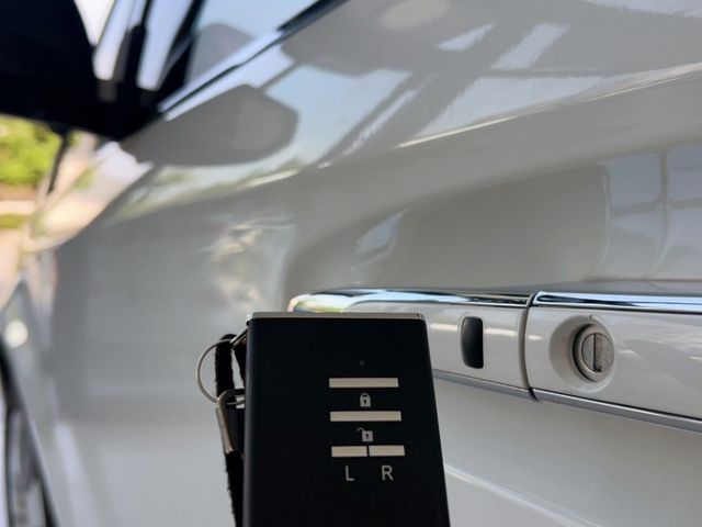 2010 Luxgen 7 MPV 尊爵型 七人座 超低里程僅跑十二萬九 i-Key 環景 雙電動側滑門  第4張相片
