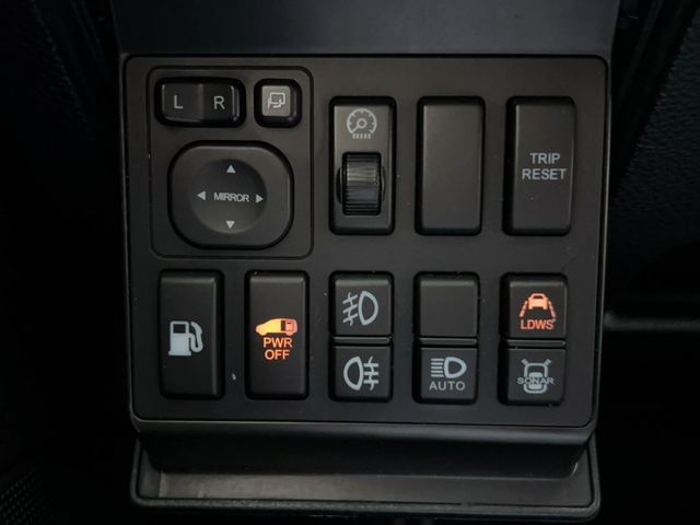 2010 Luxgen 7 MPV 尊爵型 七人座 超低里程僅跑十二萬九 i-Key 環景 雙電動側滑門  第8張相片