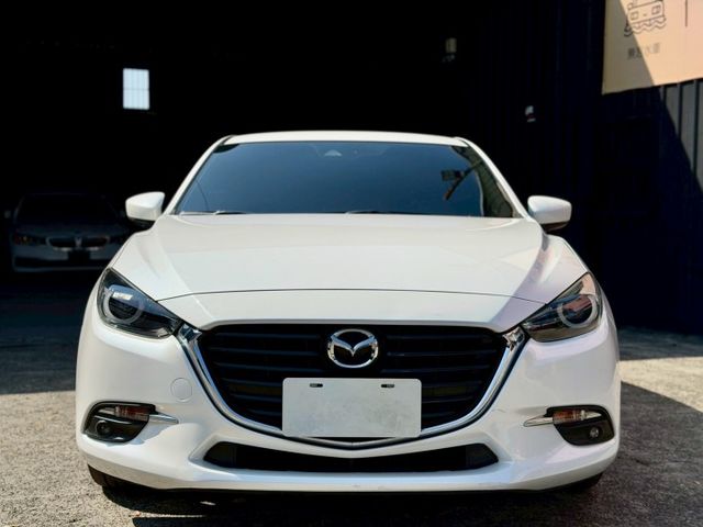 2018 Mazda 3 5D 2.0尊榮安全版 一手車 原廠保養 里程僅跑八萬四 IKEY 盲點 抬顯 車偏  第2張相片