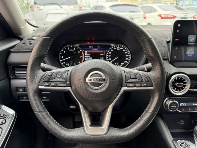 2021 Nissan Sentra 1.6尊爵智駕版 超低里程僅跑三萬  第9張相片