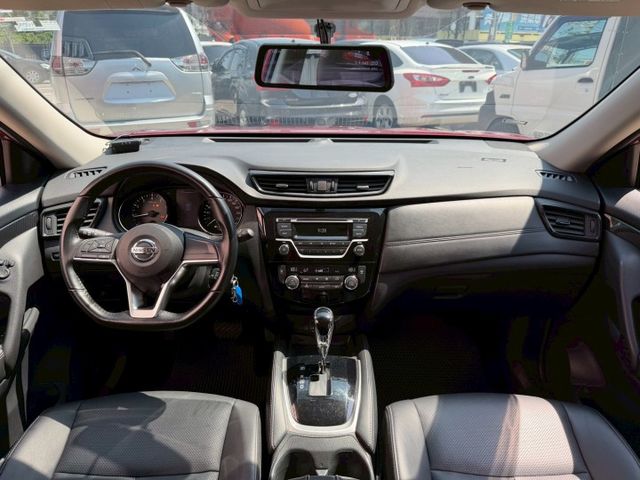 2022 Nissan X-Trail 2.0 里程僅跑六萬八 車側踏板 抬頭顯示器 電子後視鏡整合行車紀錄器  第11張相片