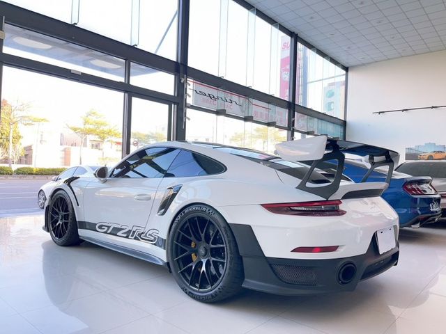 2018 Porsche 小改款 991.2 GT2 RS 總代理 原廠保養 里程僅跑一萬九 全車犀牛皮 FI 排氣管  第16張相片
