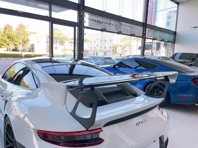 2018 Porsche 小改款 991.2 GT2 RS 總代理 原廠保養 里程僅跑一萬九 全車犀牛皮 FI 排氣管  第17張相片