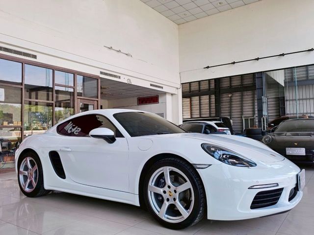 2020 Porsche 718 Cayman 2.0 總代理 里程僅跑三萬七 選配含升級62.08萬  第1張相片