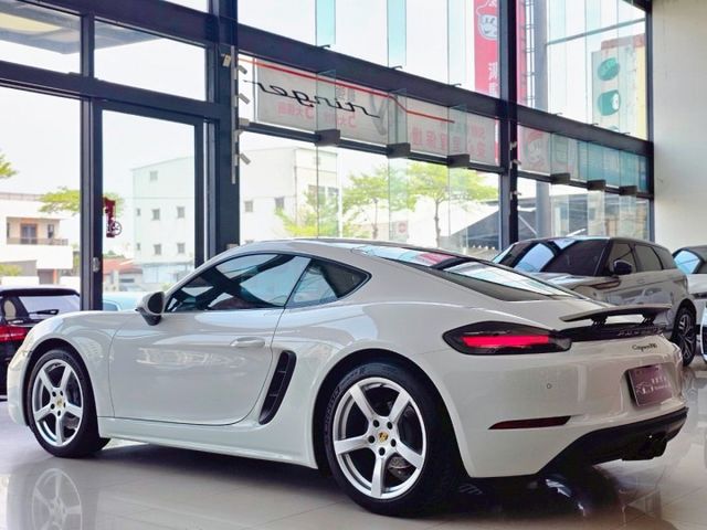 2020 Porsche 718 Cayman 2.0 總代理 里程僅跑三萬七 選配含升級62.08萬  第13張相片