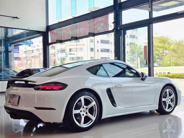 2020 Porsche 718 Cayman 2.0 總代理 里程僅跑三萬七 選配含升級62.08萬  第15張相片