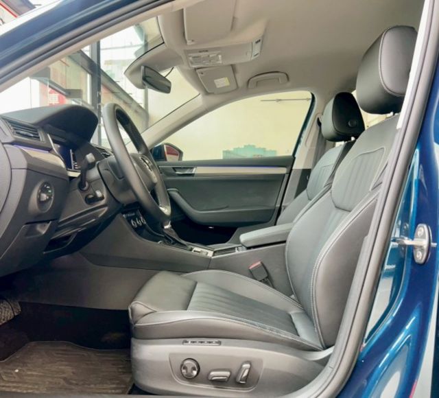 2023 Skoda 小改款 Superb Combi 1.5 TSI菁英版 原廠保養 保固中 超低里程僅跑兩萬一  第5張相片