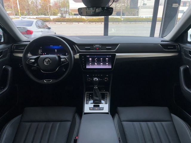 2023 Skoda 小改款 Superb Combi 1.5 TSI菁英版 原廠保養 保固中 超低里程僅跑兩萬一  第16張相片