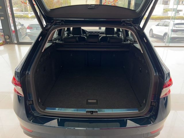 2023 Skoda 小改款 Superb Combi 1.5 TSI菁英版 原廠保養 保固中 超低里程僅跑兩萬一  第19張相片