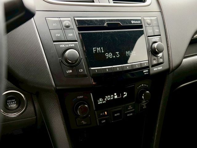 2015/16年式 Suzuki 小改款 Swift 1.2 GLX 里程僅跑七萬六  第9張相片