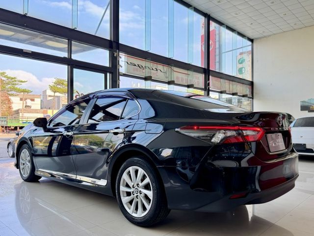 2023 Toyota 小改款 8.5 代 Camry 2.0尊爵版 一手車 原廠保固中 超低里程僅跑三萬七 加裝抬顯  第16張相片