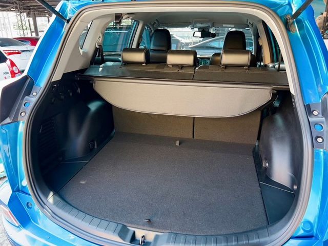 2017/18年式 Toyota RAV4 2.0尊爵 一手車 里程僅跑四萬七 車道偏離 循跡防滑  第17張相片