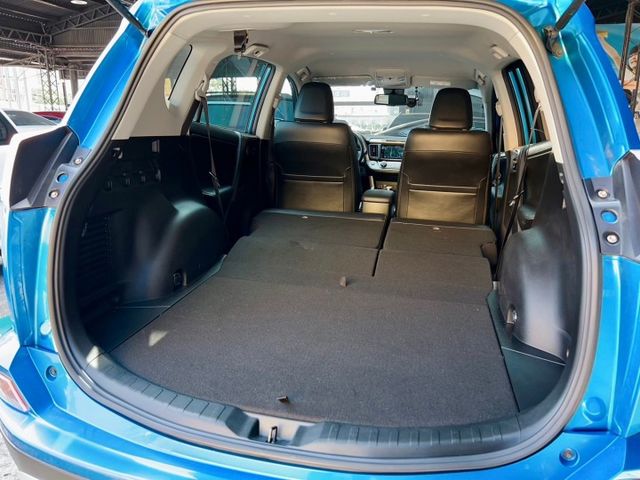 2017/18年式 Toyota RAV4 2.0尊爵 一手車 里程僅跑四萬七 車道偏離 循跡防滑  第18張相片